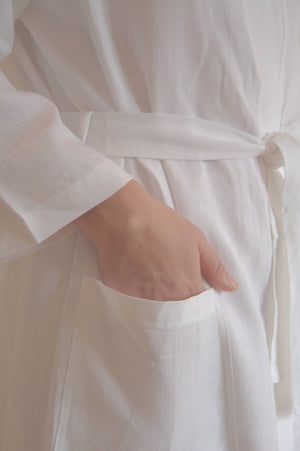Open image in slideshow, Organic hemp robe. White. Yukata. Natural. Sustainable. Biodegradeable 
